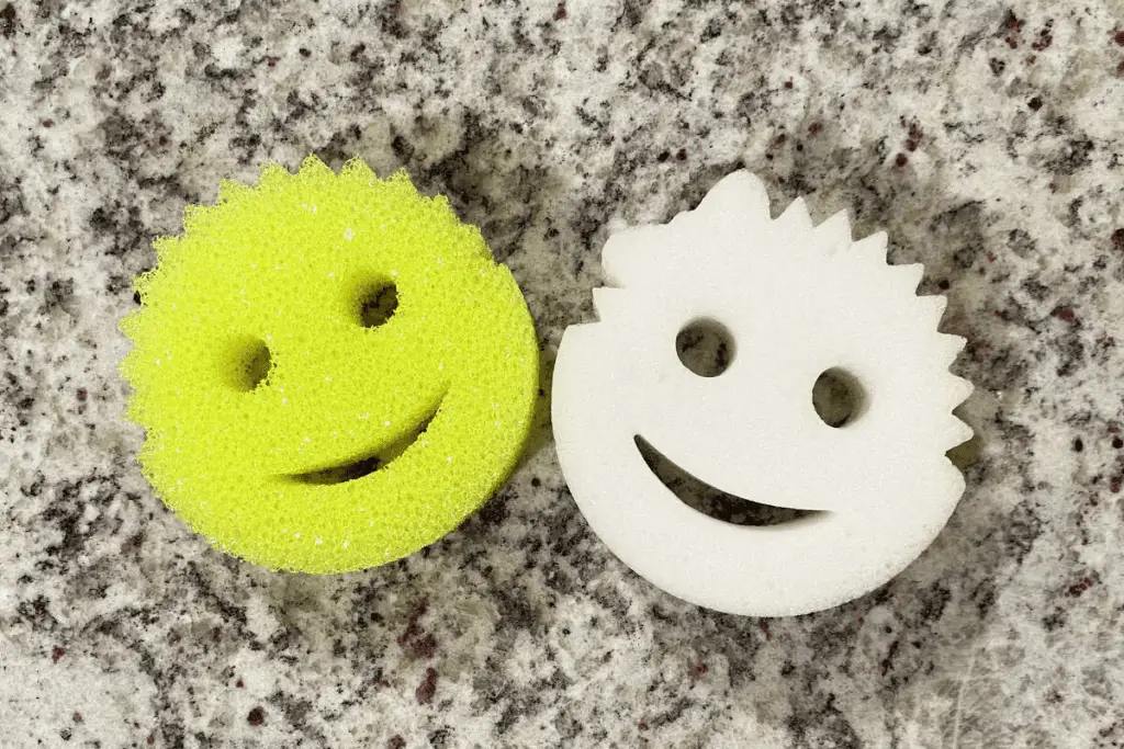 Scrub Daddy Schwamm mit Smiley-Gesicht