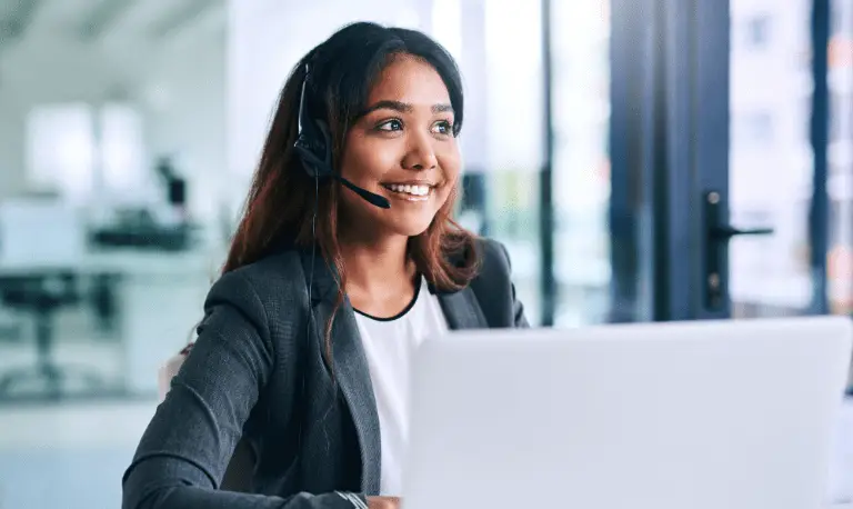 Virtual Assistance helping a customer
