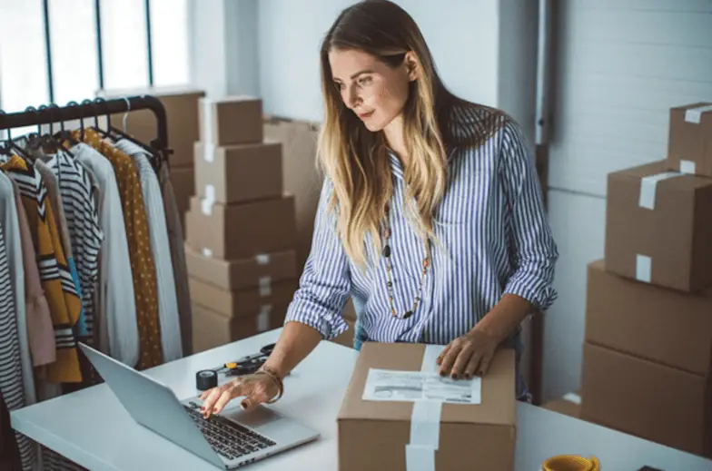 Person with ecommerce business that helps them make 10K a month